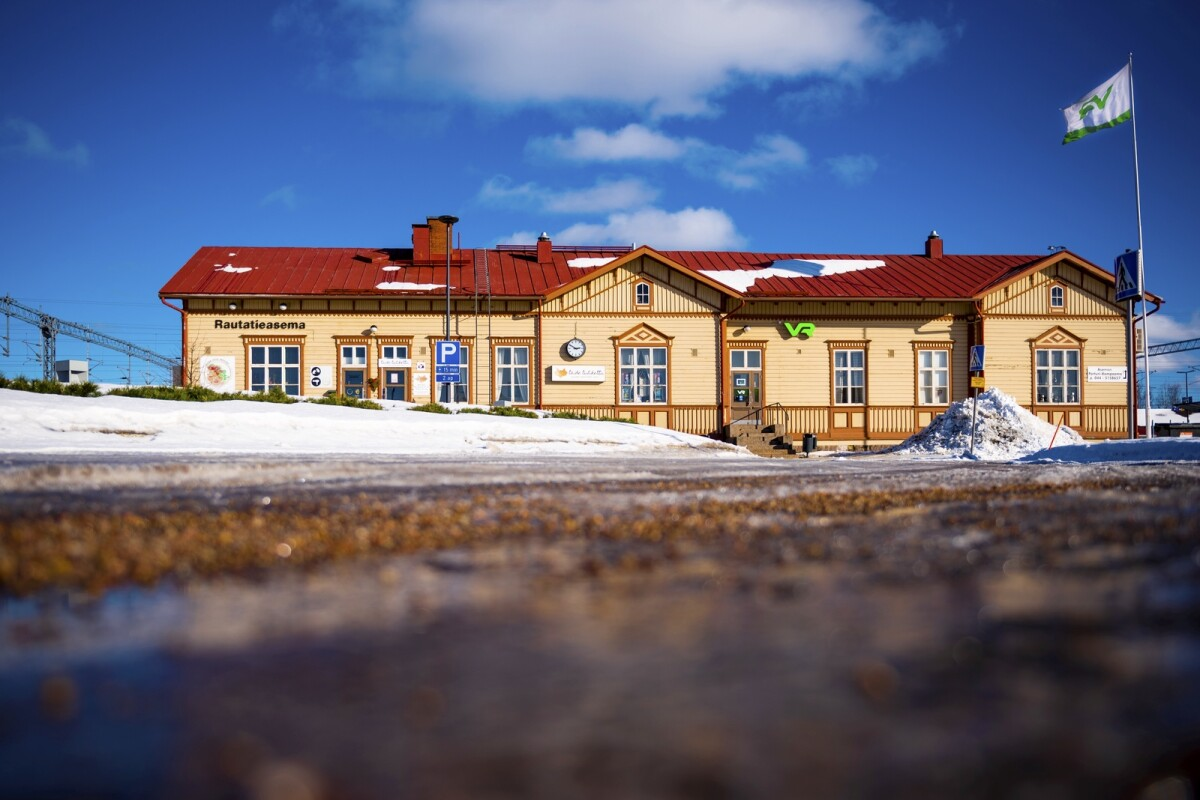 Ylivieskan rautatieasema