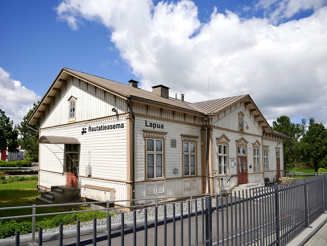 Lapuan rautatieasema